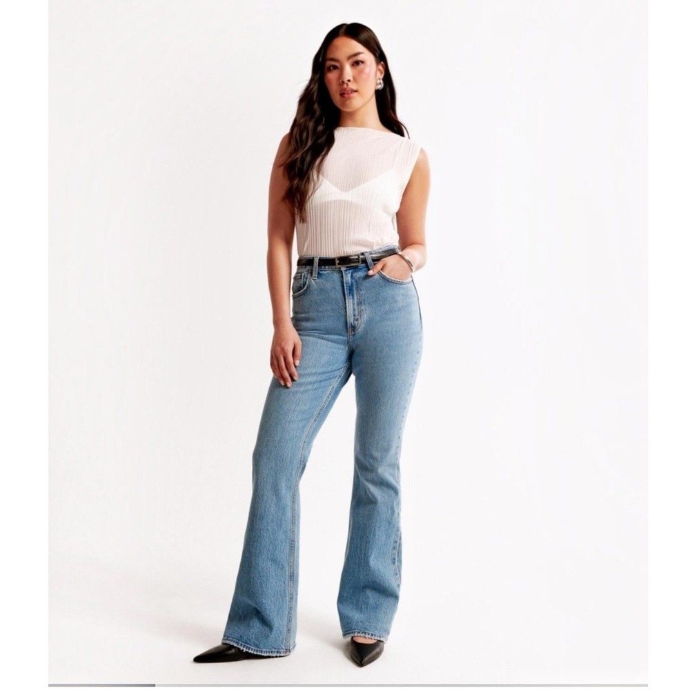 Abercrombie & Fitch Curve Love The Vintage Flare High Rise Jeans NWT Size 33 16R